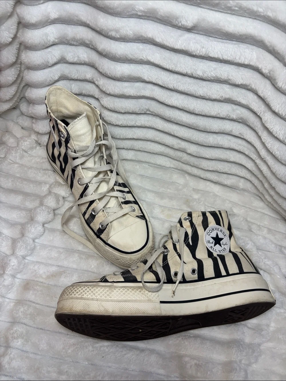 Converse High Top Sneakers - Black & White Zebra Print Mens 7 1/2 Wo’s 9 1/2